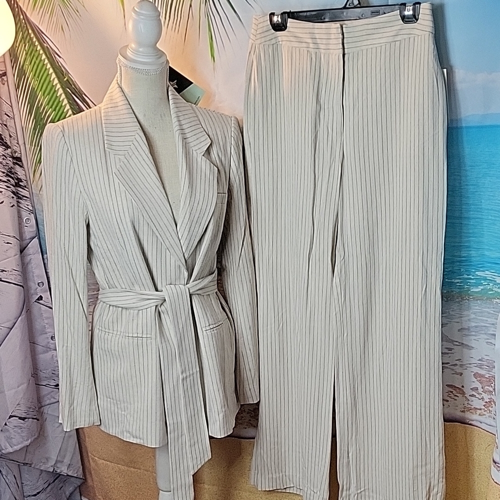 Tuckernuck Cream Navy Striped Pantsuit 2 Piece (Small Jacket & 4 Pants)Set